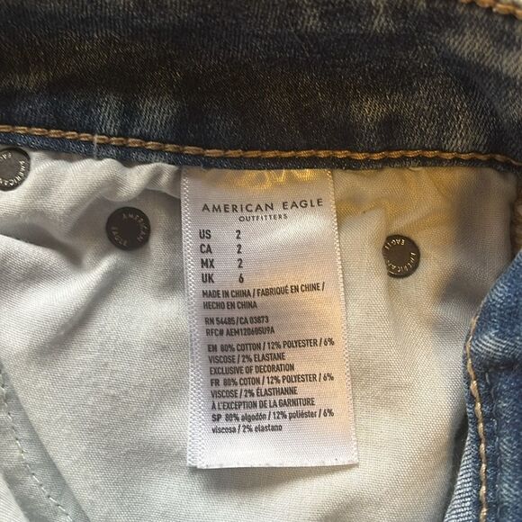 EXCELLENT DISTRESSED CONDITION WOMEN’S SIZE 2 AMERICAN EAGLE STRETCH MIDI SHORTS - Picture 7 of 8